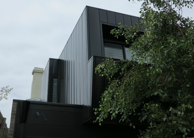 interlocking-panel-featured-on-striking-residence